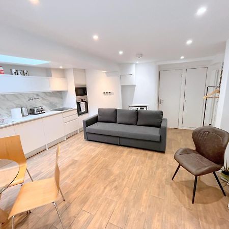 Two Bedroom Flat With Private Patio In Battersea 런던 외부 사진