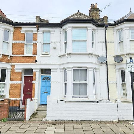Two Bedroom Flat With Private Patio In Battersea 런던 외부 사진