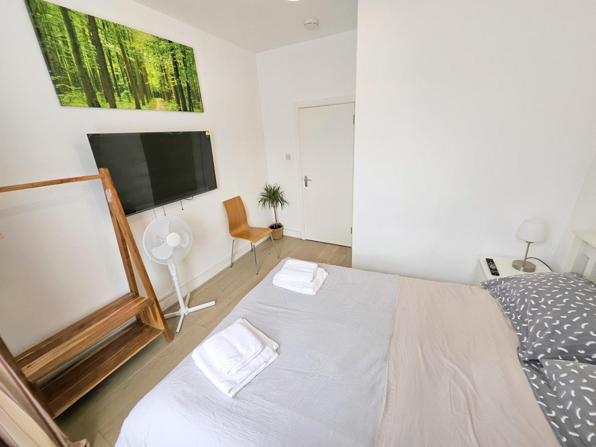 Two Bedroom Flat With Private Patio In Battersea 런던 외부 사진