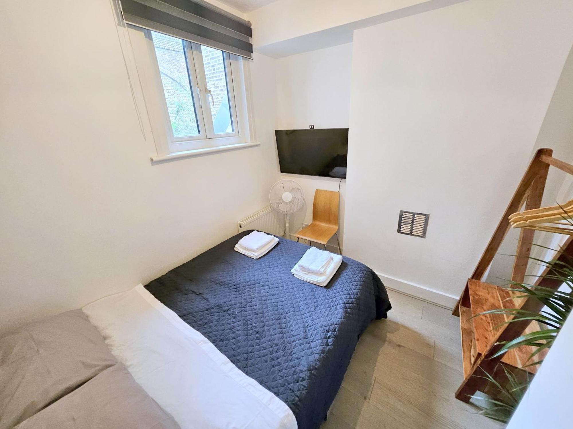 Two Bedroom Flat With Private Patio In Battersea 런던 외부 사진